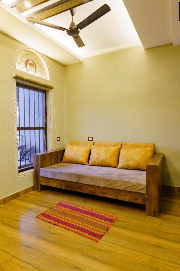Breathing Earth - Rooms And Pool Kolkata Exterior photo