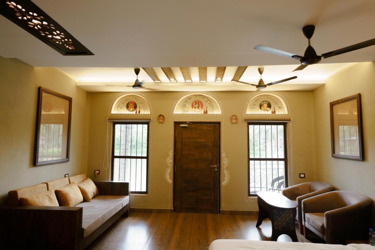 Breathing Earth - Rooms And Pool Kolkata Exterior photo