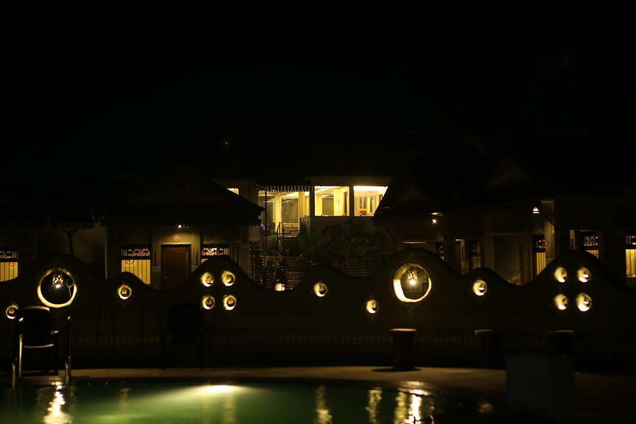 Breathing Earth - Rooms And Pool Kolkata Exterior photo