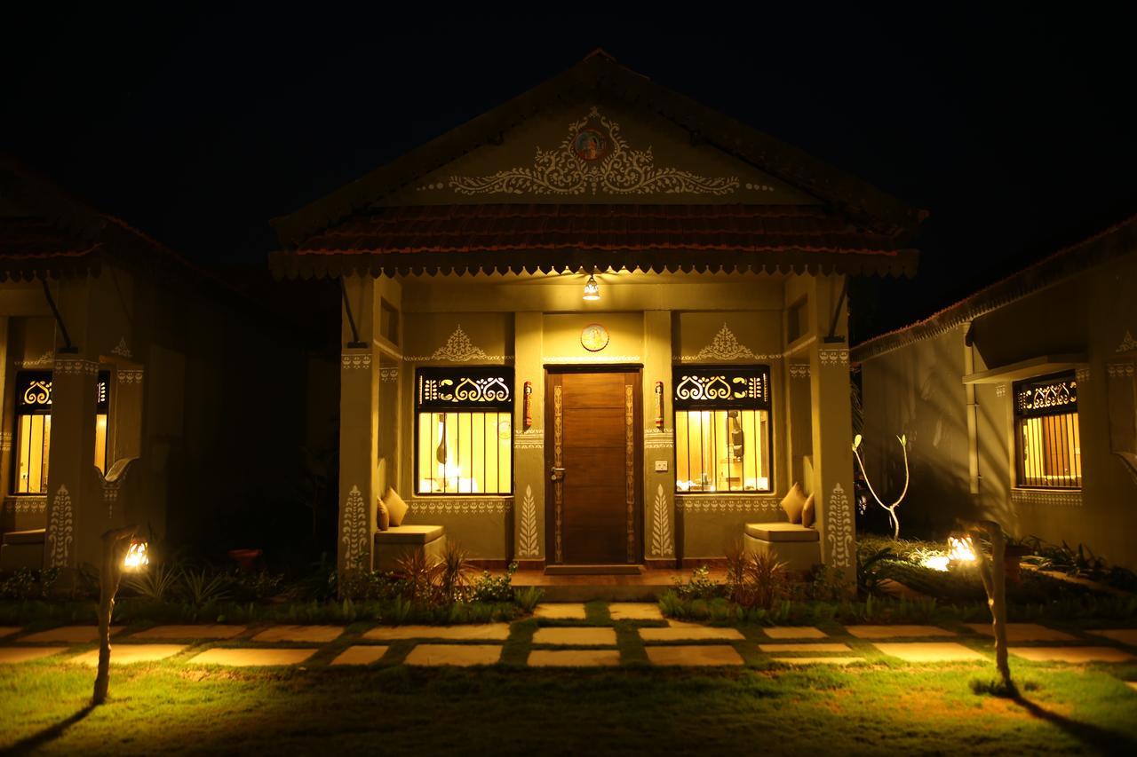 Breathing Earth - Rooms And Pool Kolkata Exterior photo
