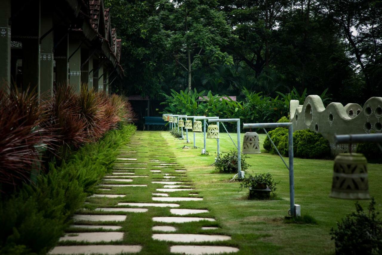 Breathing Earth - Rooms And Pool Kolkata Exterior photo