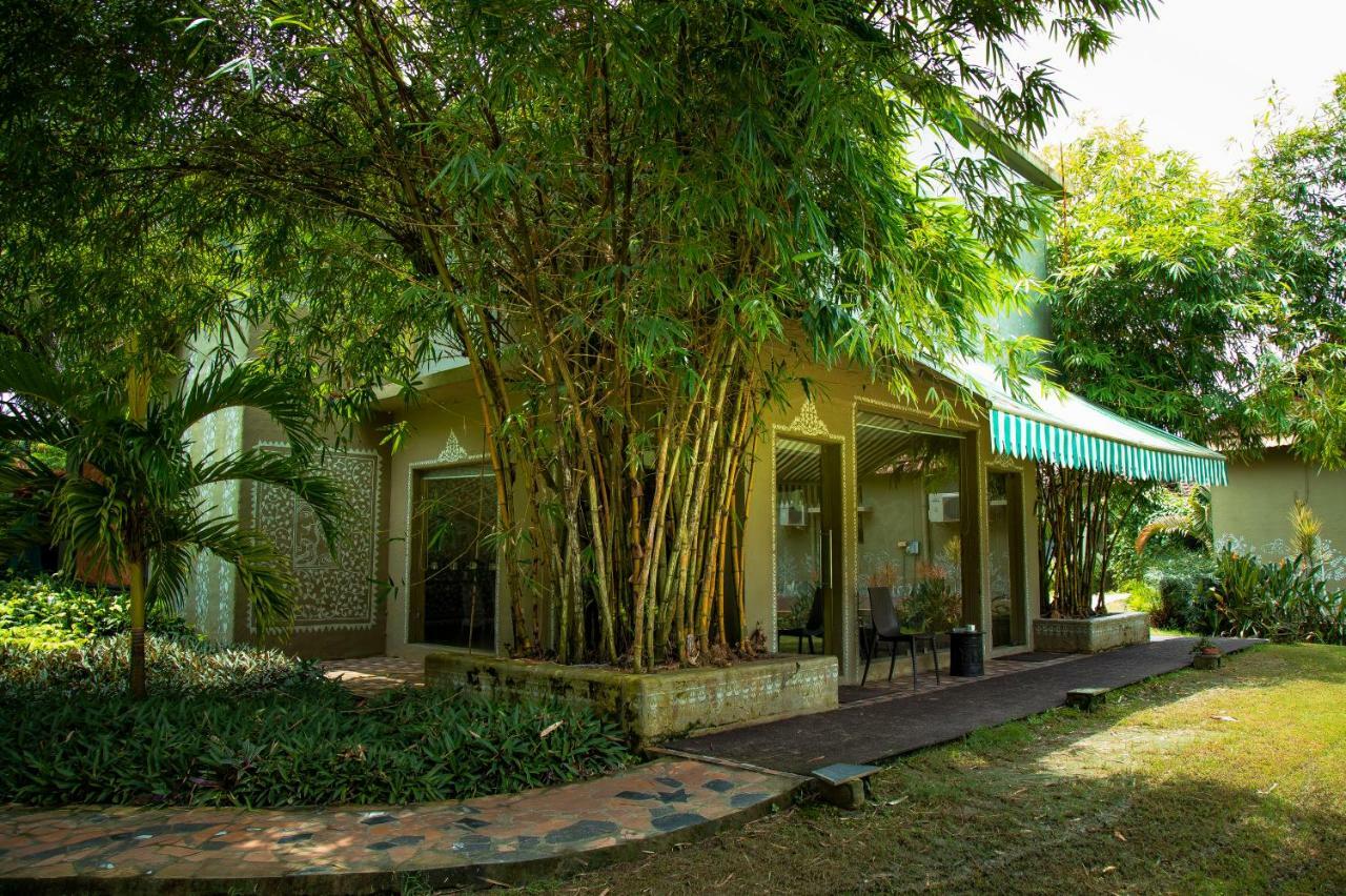 Breathing Earth - Rooms And Pool Kolkata Exterior photo