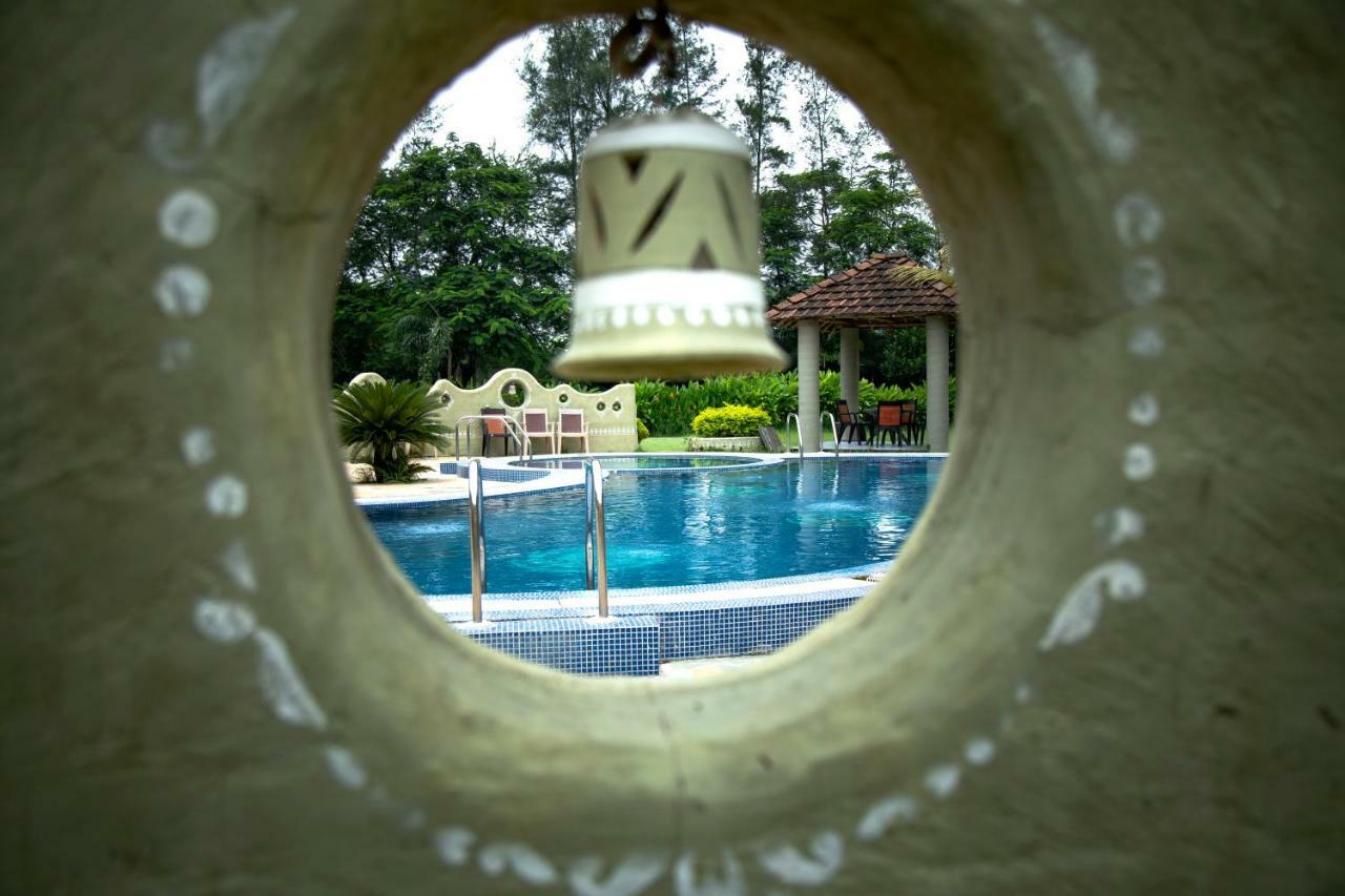 Breathing Earth - Rooms And Pool Kolkata Exterior photo