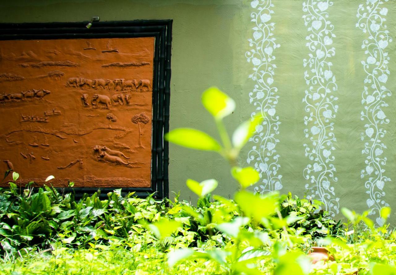 Breathing Earth - Rooms And Pool Kolkata Exterior photo
